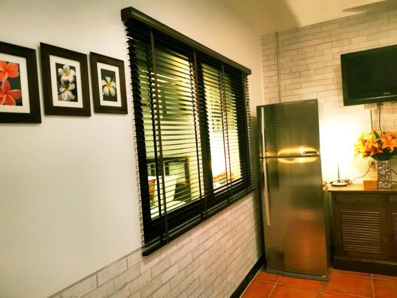אורחן Gallery House